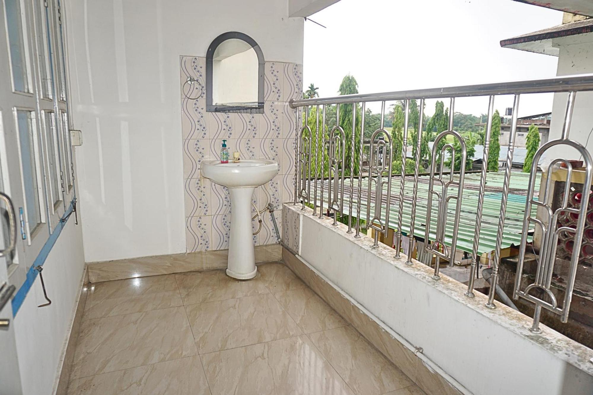 Taj Residency Holiday Homestay -Entire 1Bhk & 2Bhk Private Apartments -Call 767Ooo54Oo Jorhāt Exteriör bild